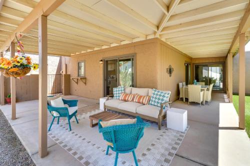 5 Mi to Ocotillo Golf Course Chic Sun Lakes Home! in ซันเลค 5 Mi to Ocotillo Golf Course Chic Sun Lakes Home! in ซันเลค