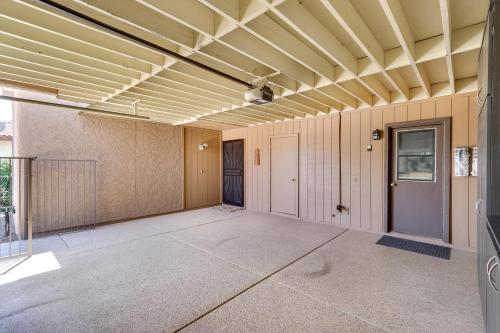 5 Mi to Ocotillo Golf Course Chic Sun Lakes Home! in ซันเลค 5 Mi to Ocotillo Golf Course Chic Sun Lakes Home! in ซันเลค