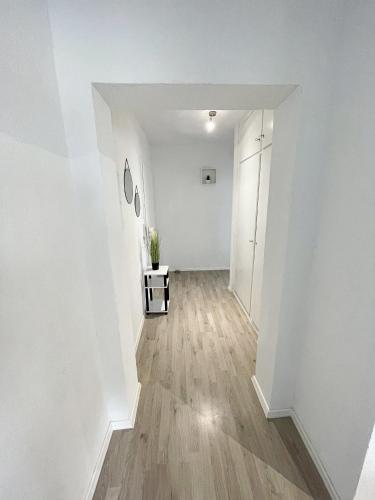 Perfekte 1,5 Wohnung Zentral in Leonberg gegenüber Einkaufzentrum (Perfekte 1,5 Wohnung Zentral in Leonberg gegenuber Einkaufzentrum) in Leonberg Perfekte 1,5 Wohnung Zentral in Leonberg gegenüber Einkaufzentrum (Perfekte 1,5 Wohnung Zentral in Leonberg gegenuber Einkaufzentrum) in Leonberg
