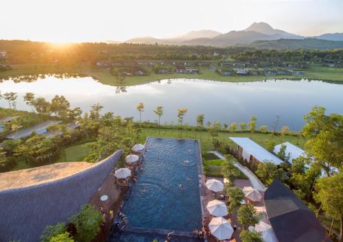 Swimming pool, FLAMIGO ĐAI LAI RESORT - Villa View Ho in Phuc Yen Swimming pool, FLAMIGO ĐAI LAI RESORT - Villa View Ho in Phuc Yen