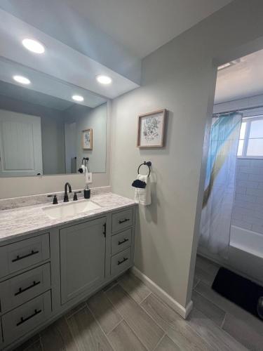 Remodeled Upper Unit w King Beds Great Area in Greenwood Village (CO) Remodeled Upper Unit w King Beds Great Area in Greenwood Village (CO)