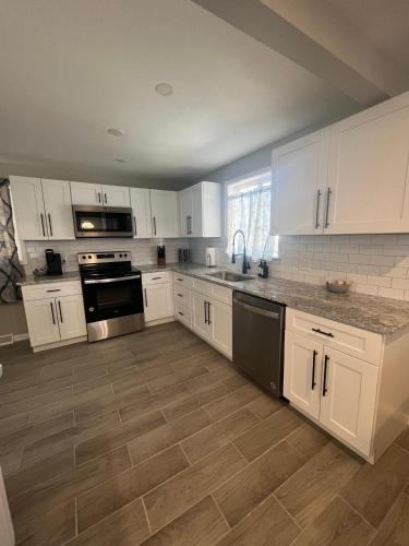 Remodeled Upper Unit w King Beds Great Area in Greenwood Village (CO) Remodeled Upper Unit w King Beds Great Area in Greenwood Village (CO)