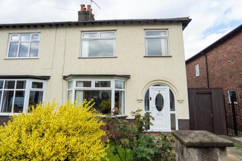 Exterior view, Strawberry Fields House - Air Host & Stay - 3 Bedroom in Halewood Exterior view, Strawberry Fields House - Air Host & Stay - 3 Bedroom in Halewood