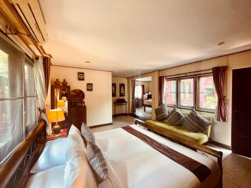 Joy's House & Tour in San Phe Suea Joy's House & Tour in San Phe Suea