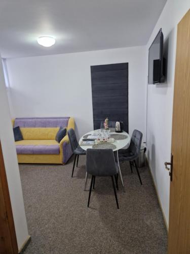 ANTIK HOUSE in 下科爾努 ANTIK HOUSE in 下科爾努