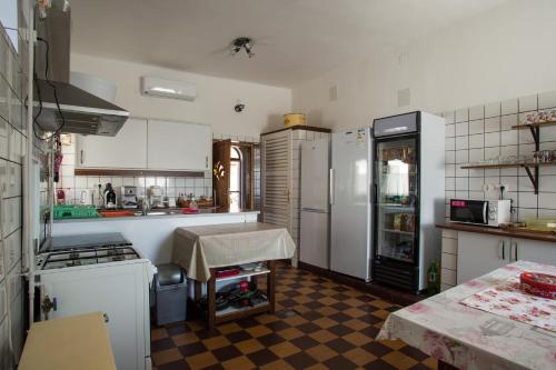 Piros Ponty Panzio in โปรอสซโล่ Piros Ponty Panzio in โปรอสซโล่