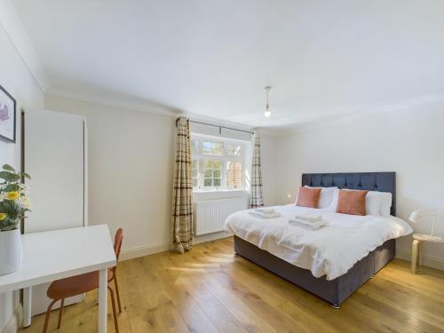 Habitación, Duplex Redhill town centre Apt by Livingo Stays in Reigate Habitación, Duplex Redhill town centre Apt by Livingo Stays in Reigate