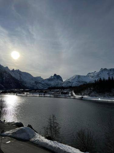 Kilátás, Frichs Ekspress Åndalsnes (Frichs Ekspress Andalsnes) in Andalsnes Kilátás, Frichs Ekspress Åndalsnes (Frichs Ekspress Andalsnes) in Andalsnes