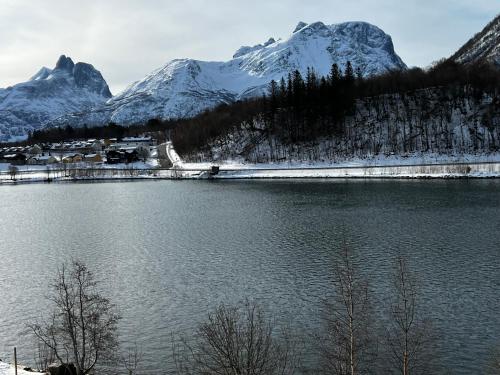 Kilátás, Frichs Ekspress Åndalsnes (Frichs Ekspress Andalsnes) in Andalsnes Kilátás, Frichs Ekspress Åndalsnes (Frichs Ekspress Andalsnes) in Andalsnes