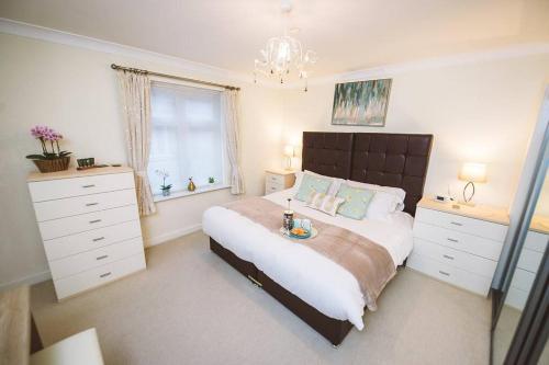 Private Large Apartment-Central Leatherhead in Leatherhead Private Large Apartment-Central Leatherhead in Leatherhead