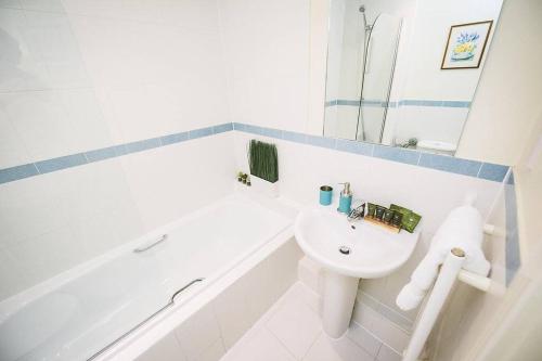 Private Large Apartment-Central Leatherhead in Leatherhead Private Large Apartment-Central Leatherhead in Leatherhead