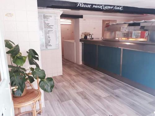 Restaurace, Seafront ECO tiny home in Hythe (Hampshire) Restaurace, Seafront ECO tiny home in Hythe (Hampshire)
