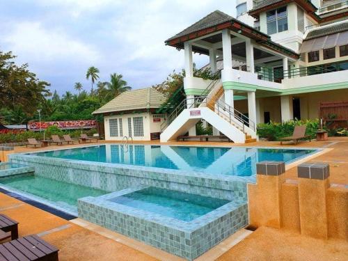 Swimming pool, Khanom Golden Beach Hotel in Khanom Swimming pool, Khanom Golden Beach Hotel in Khanom