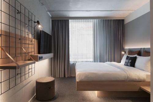 Moxy Frankfurt City Center - main image