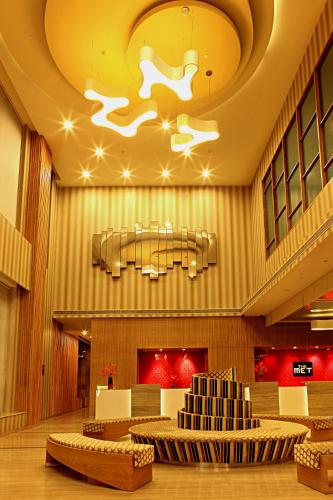 Lobby, The Metropolitan Hotel & Spa in Central Delhi Lobby, The Metropolitan Hotel & Spa in Central Delhi