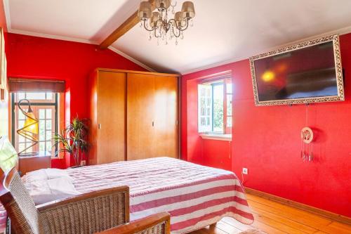 B&B Quarto Vermelho Estilo Moderno in A-Dos-Cunhados B&B Quarto Vermelho Estilo Moderno in A-Dos-Cunhados