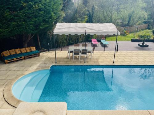 Appartement 120m2 dans maison avec piscine in Osny Appartement 120m2 dans maison avec piscine in Osny