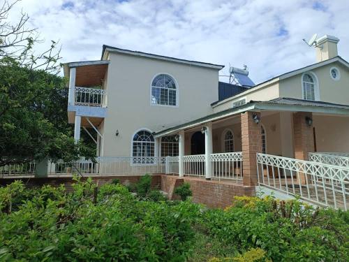 Captains Villa - where Lake Malawi and Shire River meet, historical hotel at waterfront next to the in 曼戈切 Captains Villa - where Lake Malawi and Shire River meet, historical hotel at waterfront next to the in 曼戈切