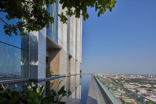 Zwembad, Eastin Grand Hotel Phayathai near Pratunam Market Zwembad, Eastin Grand Hotel Phayathai near Pratunam Market