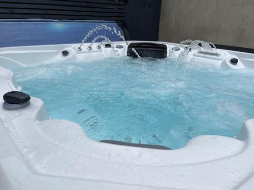 Hot Tub, Newly refurbished 4 bed, Dog friendly. in Babbacombe Hot Tub, Newly refurbished 4 bed, Dog friendly. in Babbacombe