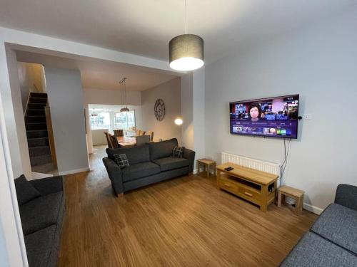 Hot Tub, Newly refurbished 4 bed, Dog friendly. in Babbacombe Hot Tub, Newly refurbished 4 bed, Dog friendly. in Babbacombe