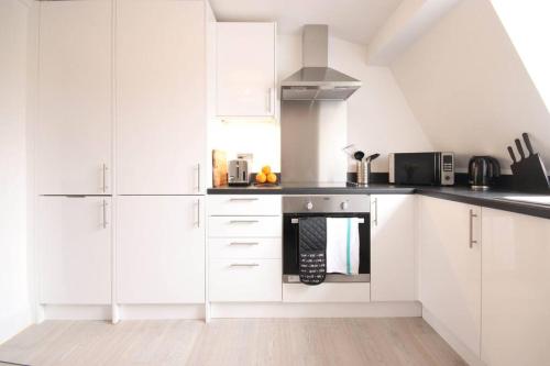 Private Apartment: Central Leatherhead 2F in Leatherhead Private Apartment: Central Leatherhead 2F in Leatherhead
