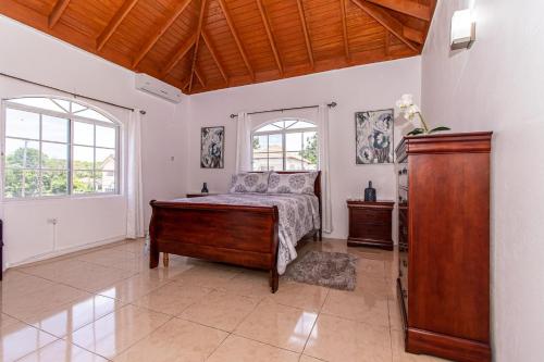 Guestroom, Runaway Bay Gem in Runaway Bay Guestroom, Runaway Bay Gem in Runaway Bay