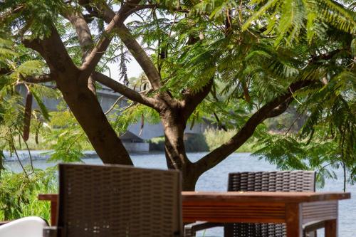 Captains Villa - where Lake Malawi and Shire River meet, historical hotel at waterfront next to the in 曼戈切 Captains Villa - where Lake Malawi and Shire River meet, historical hotel at waterfront next to the in 曼戈切