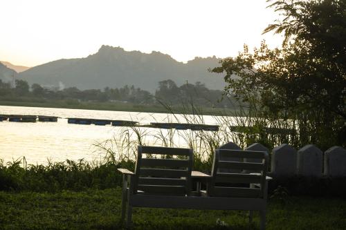 Captains Villa - where Lake Malawi and Shire River meet, historical hotel at waterfront next to the in Mangochi Captains Villa - where Lake Malawi and Shire River meet, historical hotel at waterfront next to the in Mangochi