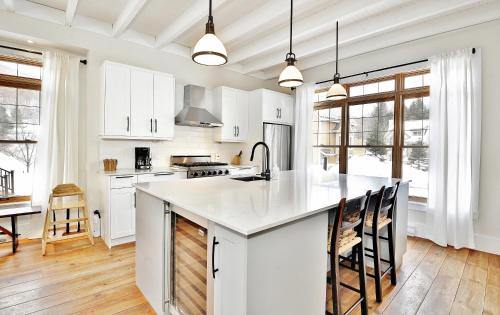 Chalet 9023 Chemin des Alpages by Les Chalets Alpins in Stoneham (QC) Chalet 9023 Chemin des Alpages by Les Chalets Alpins in Stoneham (QC)