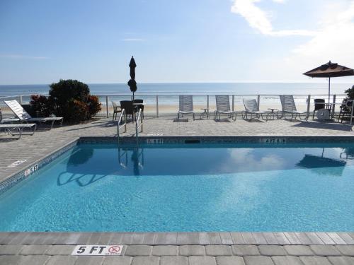 Swimming pool, Lotus Boutique Inn and Suites in Ormond Beach Swimming pool, Lotus Boutique Inn and Suites in Ormond Beach