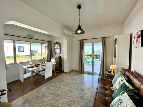 ห้องส่วนกลางสำหรับนั่งเล่น/ดูทีวี, TAVIRA VILA FORMOSA 3 WITH POOL by HOMING in ลูซ เด ตาวีรา ห้องส่วนกลางสำหรับนั่งเล่น/ดูทีวี, TAVIRA VILA FORMOSA 3 WITH POOL by HOMING in ลูซ เด ตาวีรา