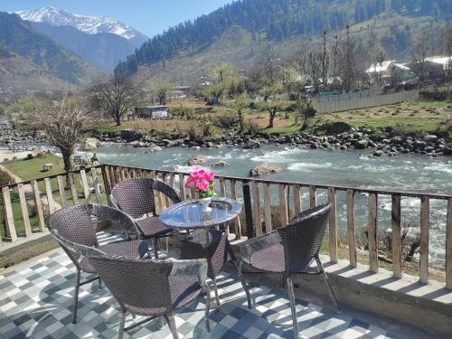 Hotel Whitehouse in Pahalgam Hotel Whitehouse in Pahalgam