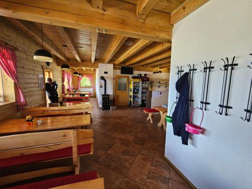 ห้องอาหาร, Koča na Taležu (Koca na Talezu) in ริบโน ห้องอาหาร, Koča na Taležu (Koca na Talezu) in ริบโน