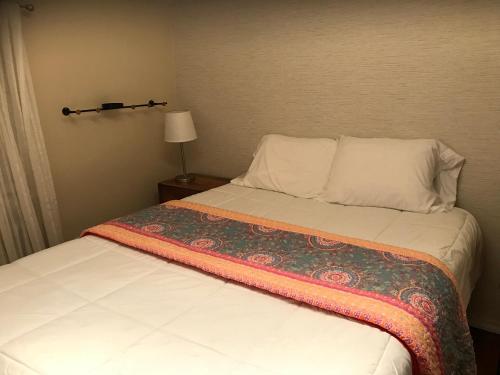 Bed, 2 bedroom apartment 30 minutes away from NY City in Hasbrouck Heights Bed, 2 bedroom apartment 30 minutes away from NY City in Hasbrouck Heights