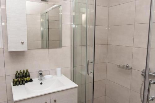 淋浴間, Lovely 2-bedroom apartment with a city view (F10) in 泰普希賽-烏永尼區 淋浴間, Lovely 2-bedroom apartment with a city view (F10) in 泰普希賽-烏永尼區