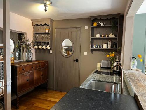 Quirky 1 bedroom barn on the river in Arundel in Arundel Quirky 1 bedroom barn on the river in Arundel in Arundel