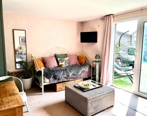 Quirky 1 bedroom barn on the river in Arundel in Arundel Quirky 1 bedroom barn on the river in Arundel in Arundel