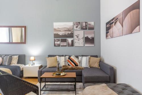 Spacious & Cozy Downtown Apartment with Balcony