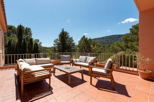 Balcó/terrassa, AldeaMia, Bed & Breakfast, Forest, mountain view, beach at 8 min in Vilanova d'Escornalbou Balcó/terrassa, AldeaMia, Bed & Breakfast, Forest, mountain view, beach at 8 min in Vilanova d'Escornalbou