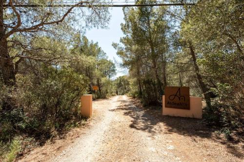 Entrada, AldeaMia, Bed & Breakfast, Forest, mountain view, beach at 8 min in Vilanova d'Escornalbou Entrada, AldeaMia, Bed & Breakfast, Forest, mountain view, beach at 8 min in Vilanova d'Escornalbou