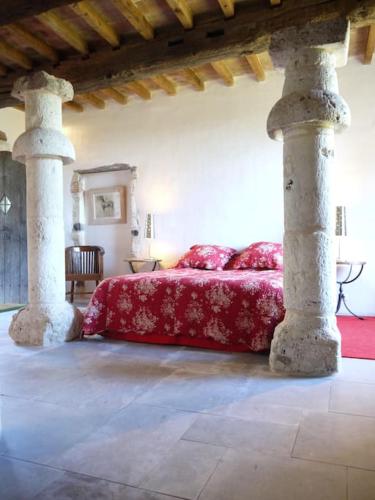 Location gites chateau Couronneau in La Roquille Location gites chateau Couronneau in La Roquille