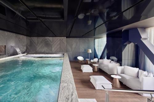 游泳池, 墨西哥城丽思卡尔顿酒店 (The Ritz-Carlton, Mexico City) in 拉美塔-粉红区 游泳池, 墨西哥城丽思卡尔顿酒店 (The Ritz-Carlton, Mexico City) in 拉美塔-粉红区