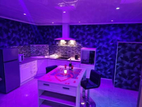 Love Room jacuzzi in La Poterie-Mathieu Love Room jacuzzi in La Poterie-Mathieu