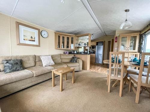 Pohled zvenku, Lovely 6 Berth Caravan With Wifi At Steeple Bay In Essex Ref 36028b in Steeple Pohled zvenku, Lovely 6 Berth Caravan With Wifi At Steeple Bay In Essex Ref 36028b in Steeple