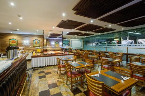 Restaurant, Rio Aeroporto Hotel Galeao in Ilha do Governador Restaurant, Rio Aeroporto Hotel Galeao in Ilha do Governador