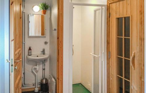 Bathroom, Lovely Home In Bettna With Kitchen in Forssjö Bathroom, Lovely Home In Bettna With Kitchen in Forssjö