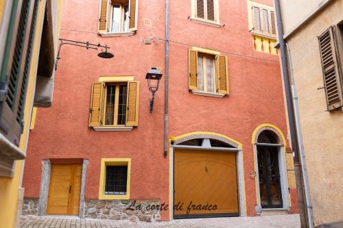 Exterior view, La Corte di Franco in Brusimpiano Exterior view, La Corte di Franco in Brusimpiano