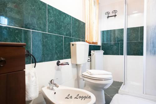Bathroom, La Corte di Franco in Brusimpiano Bathroom, La Corte di Franco in Brusimpiano