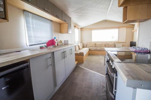 Pohled zvenku, 6 Berth Caravan With Wifi At Steeple Bay Holiday Park In Essex Ref 36092f in Steeple Pohled zvenku, 6 Berth Caravan With Wifi At Steeple Bay Holiday Park In Essex Ref 36092f in Steeple